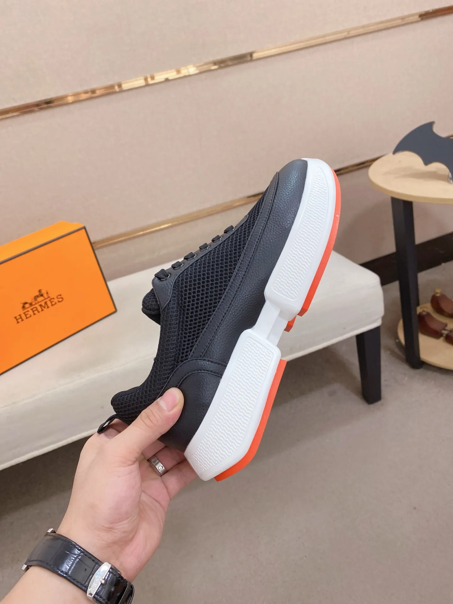 Men's clothing and shoes💰: 462💰《HERMES》【Classic Original Version】Hermès; Top 🔝 Purchasing Agency 🔍🔍Men's latest 🇺🇸 counters are on sale simultaneously, imported from Italy original ▲▲cowhide ▲▲ (high-end, extravagant and classy) ) Exquisite workmanship (Italian 🇮🇹 imported water-dyed 🐂 cowhide lining) sole: original sole provided by the original factory, ⚠️exclusive double-layer activity·TPR·rubber·combined molded outsole; super comfortable·wear-resistant·non-slip·environmental protection The real thing is more beautiful if you take the real thing (high quality, follow the order). You can enter and exit the counter at will * Number of yards: 38-44 (45 can be customized and cannot be returned or exchanged)